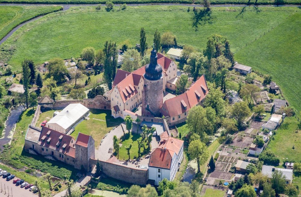 Gommern from above - Building and castle park systems of water castle in Gommern in the state Saxony-Anhalt, Germany