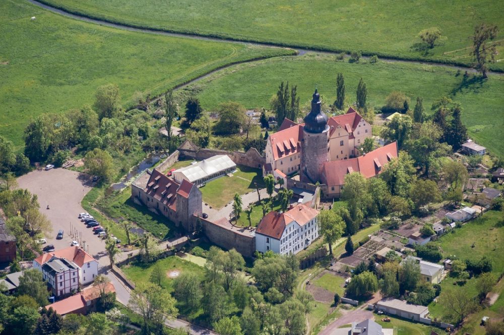 Gommern from the bird's eye view: Building and castle park systems of water castle in Gommern in the state Saxony-Anhalt, Germany