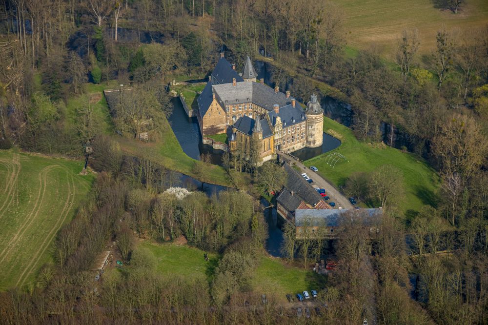 Aerial image Lippetal - Building and castle park systems of water castle Haus Assen in the district Lippborg in Lippetal at Ruhrgebiet in the state North Rhine-Westphalia, Germany