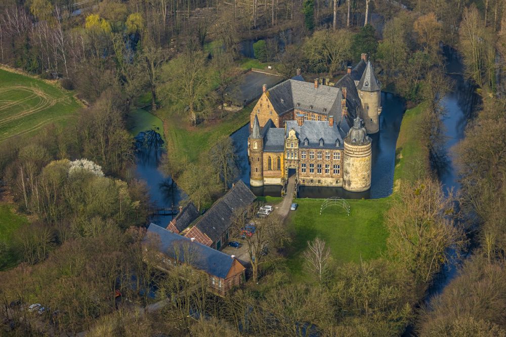 Aerial photograph Lippetal - Building and castle park systems of water castle Haus Assen in the district Lippborg in Lippetal at Ruhrgebiet in the state North Rhine-Westphalia, Germany
