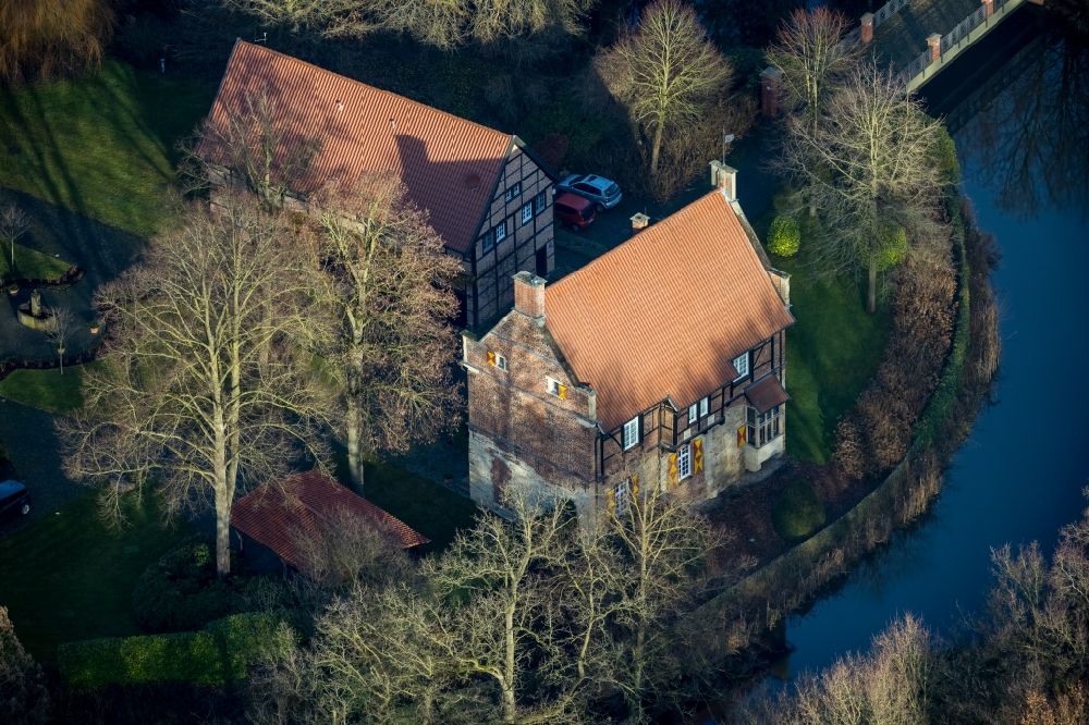 Drensteinfurt from the bird's eye view: Building and castle park systems of water castle Haus Bisping on Flaggenbach in Drensteinfurt in the state North Rhine-Westphalia, Germany