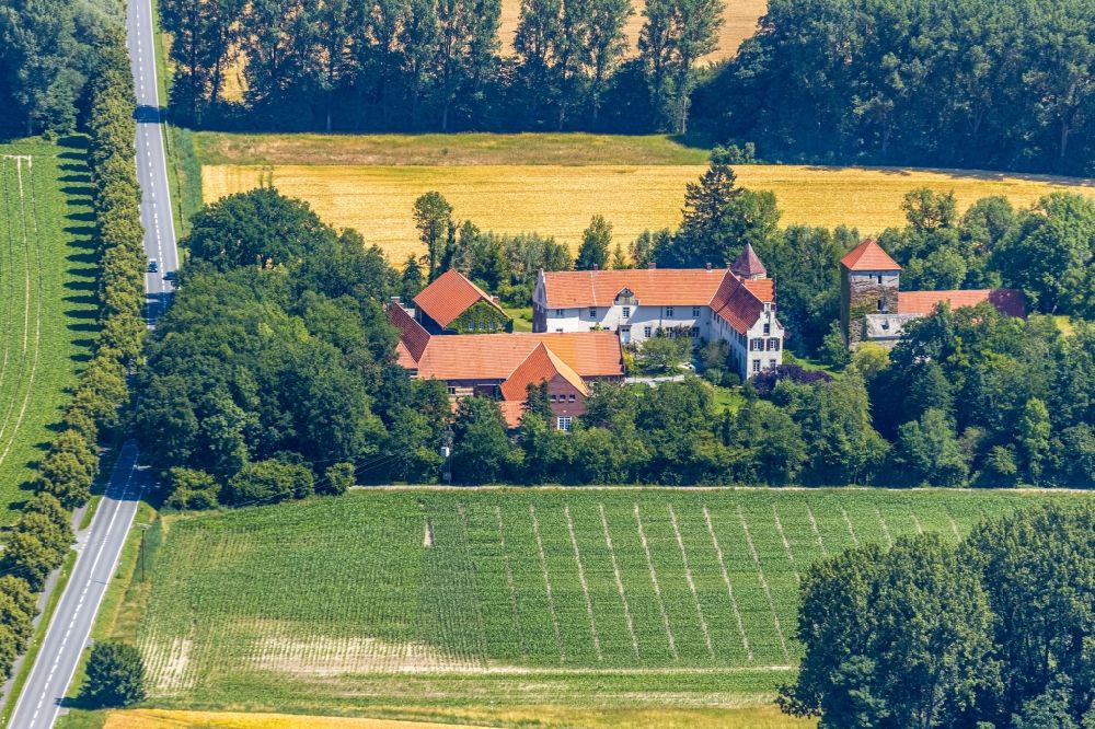 Aerial image Billerbeck - Building and castle park systems of water castle Haus Hameren Alstaette in Billerbeck in the state North Rhine-Westphalia, Germany