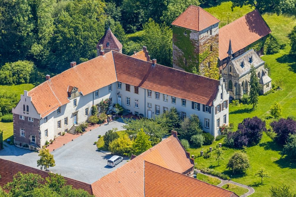 Aerial photograph Billerbeck - Building and castle park systems of water castle Haus Hameren Alstaette in Billerbeck in the state North Rhine-Westphalia, Germany
