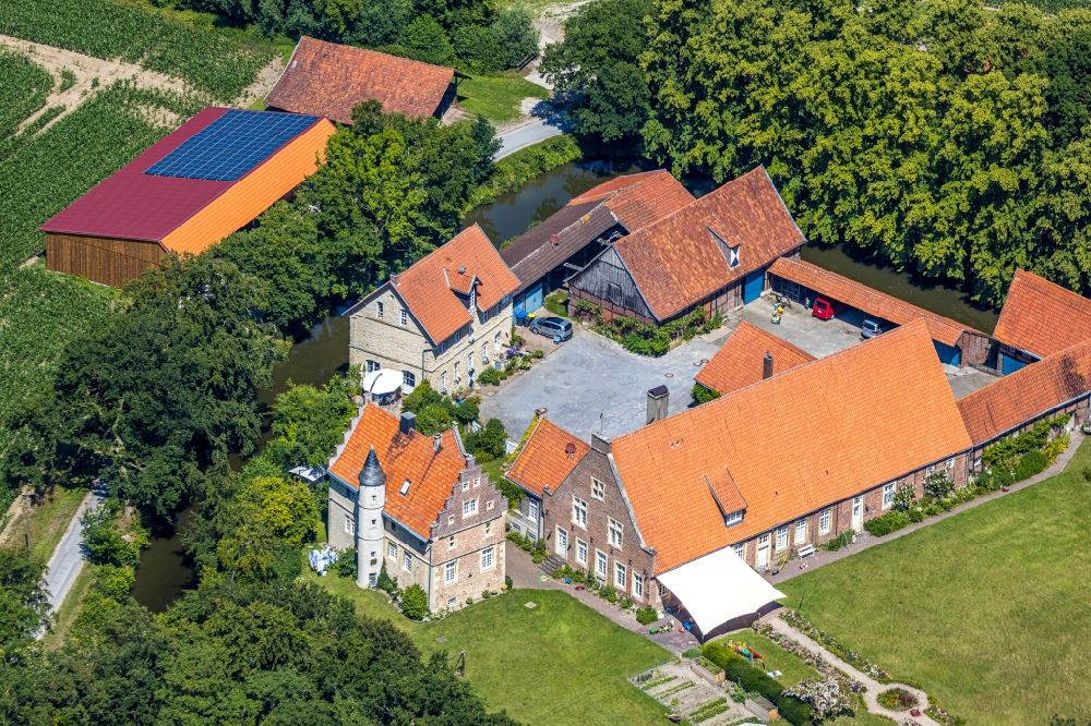 Aerial photograph Billerbeck - Building and castle park systems of water castle Haus Runde in the district Aulendorf in Billerbeck in the state North Rhine-Westphalia, Germany