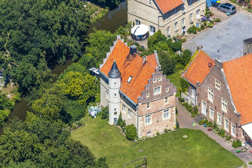 Billerbeck from the bird's eye view: Building and castle park systems of water castle Haus Runde in the district Aulendorf in Billerbeck in the state North Rhine-Westphalia, Germany