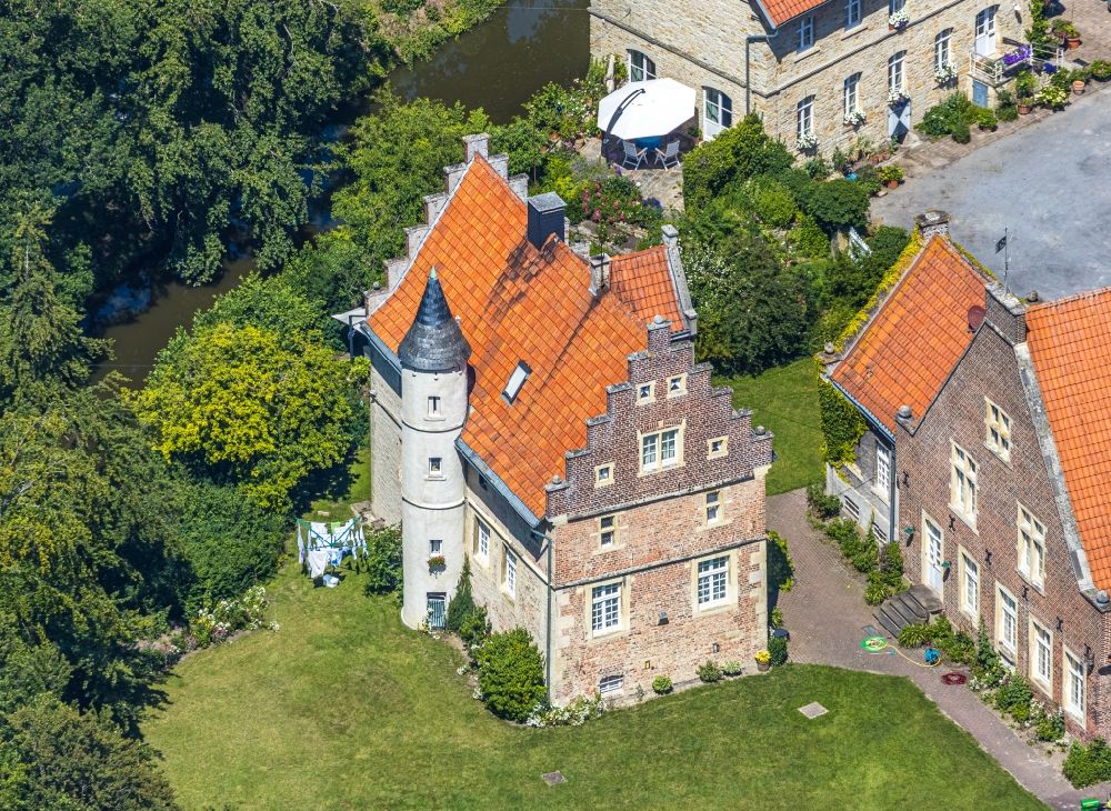 Aerial image Billerbeck - Building and castle park systems of water castle Haus Runde in the district Aulendorf in Billerbeck in the state North Rhine-Westphalia, Germany