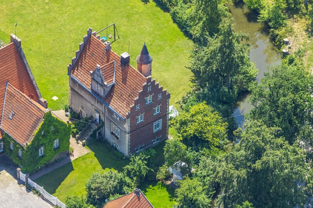 Aerial photograph Billerbeck - Building and castle park systems of water castle Haus Runde in the district Aulendorf in Billerbeck in the state North Rhine-Westphalia, Germany