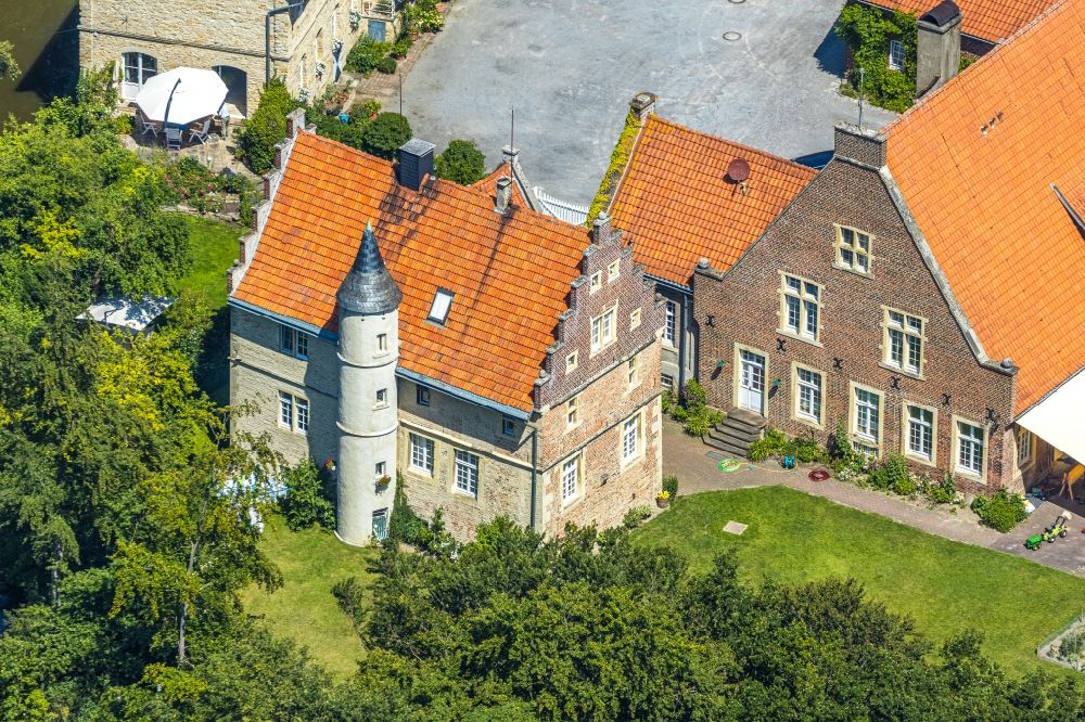Billerbeck from above - Building and castle park systems of water castle Haus Runde in the district Aulendorf in Billerbeck in the state North Rhine-Westphalia, Germany