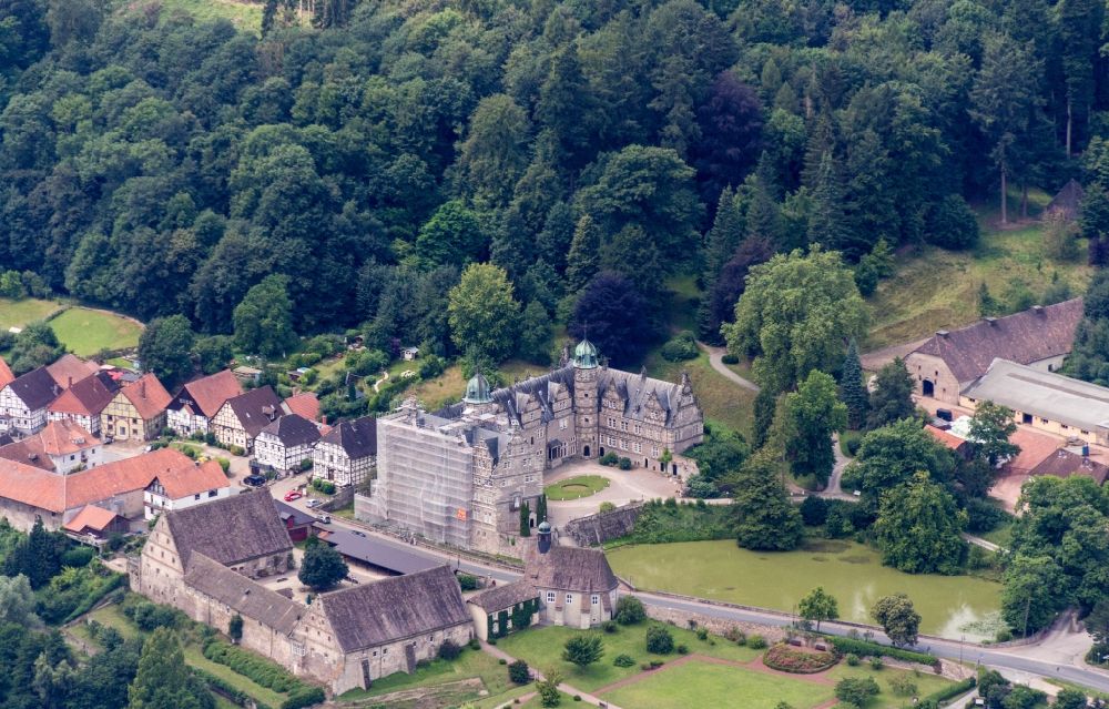Aerial image Emmerthal - Building and castle park systems of water castle Schloss Haemelschenburg in the district Haemelschenburg in Emmerthal in the state Lower Saxony, Germany