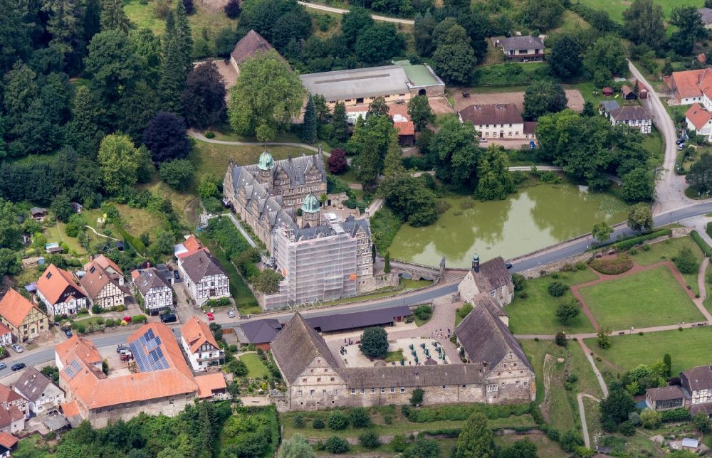 Emmerthal from above - Building and castle park systems of water castle Schloss Haemelschenburg in the district Haemelschenburg in Emmerthal in the state Lower Saxony, Germany