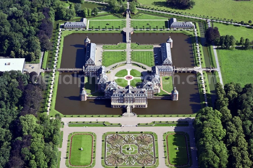 Aerial photograph Nordkirchen - Building and castle park systems of water castle Nordkirchen in Nordkirchen in the state North Rhine-Westphalia, Germany