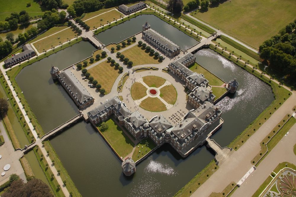 Nordkirchen from the bird's eye view: Building and castle park systems of water castle in Nordkirchen in the state North Rhine-Westphalia, Germany