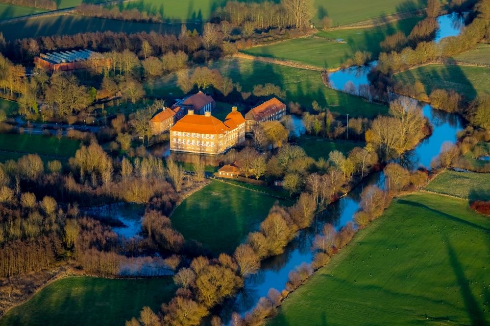Hamm from the bird's eye view: building and castle park systems of water castle Oberwerries in Hamm in the state North Rhine-Westphalia, Germany