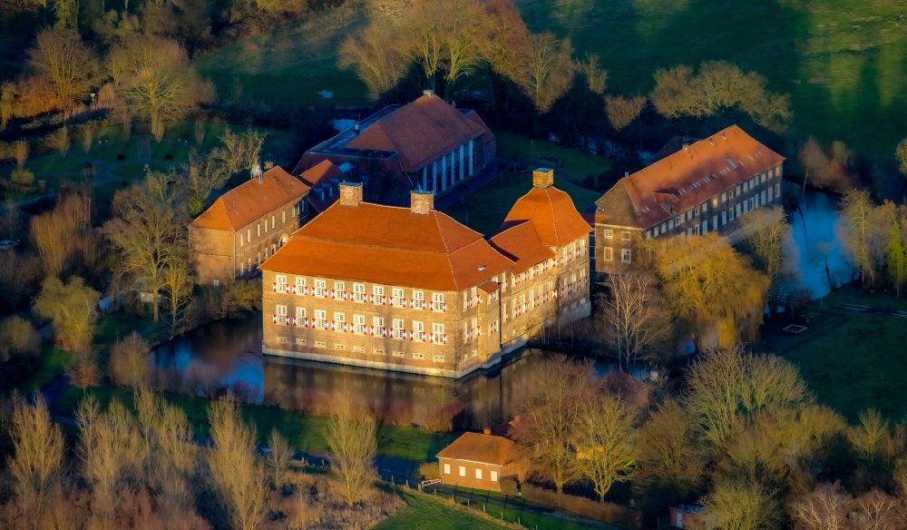 Aerial image Hamm - building and castle park systems of water castle Oberwerries in Hamm in the state North Rhine-Westphalia, Germany