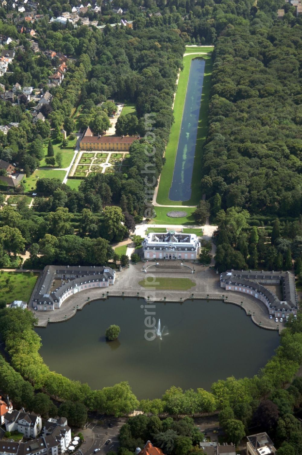 Düsseldorf from the bird's eye view: Building and castle park systems of water castle in the district Benrath in Duesseldorf in the state North Rhine-Westphalia, Germany