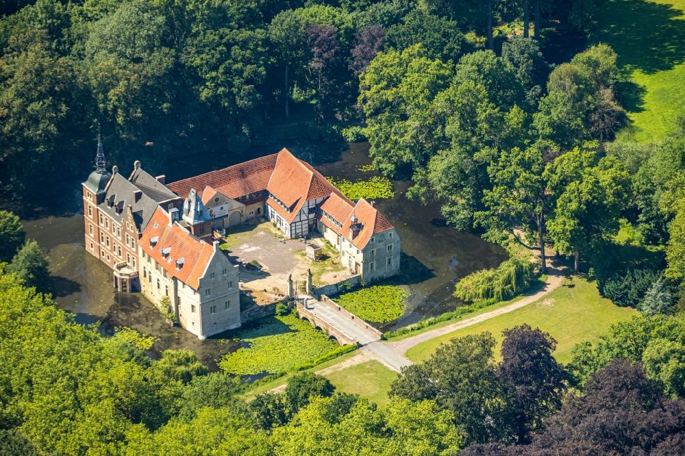 Senden from above - Building and castle park systems of water castle in the district Holtrup in Senden in the state North Rhine-Westphalia, Germany