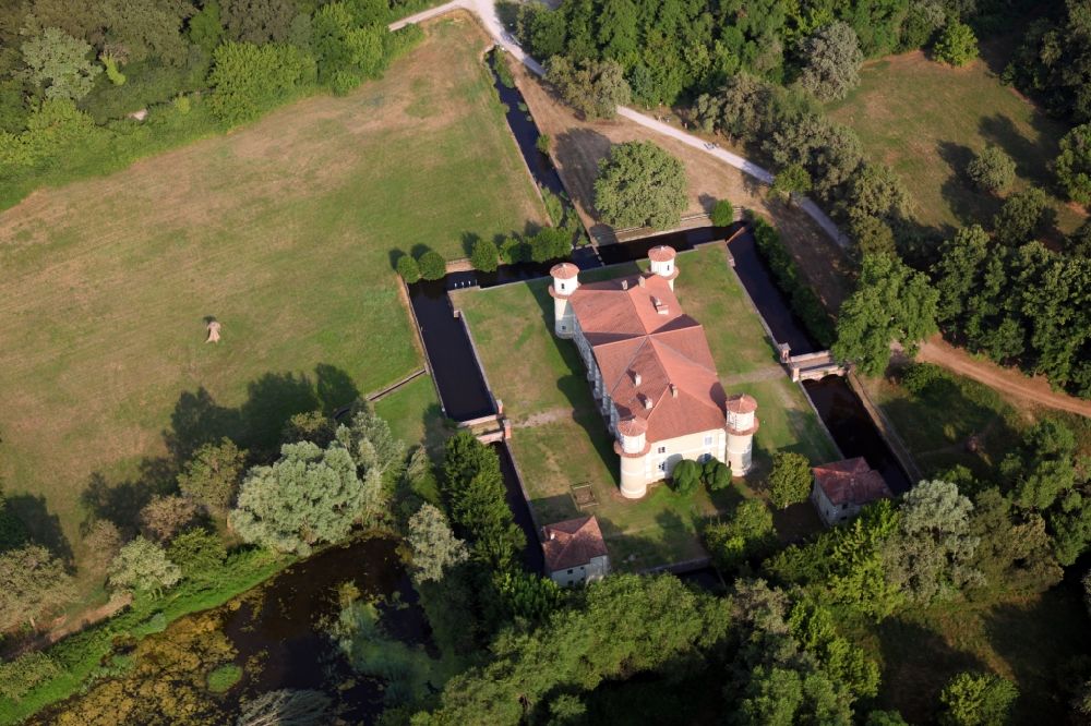 Marmirolo from the bird's eye view: Building and castle park systems of water castle Palazzina Gonzaghesca di Bosco Fontana in Marmirolo in Lobardy, Italy