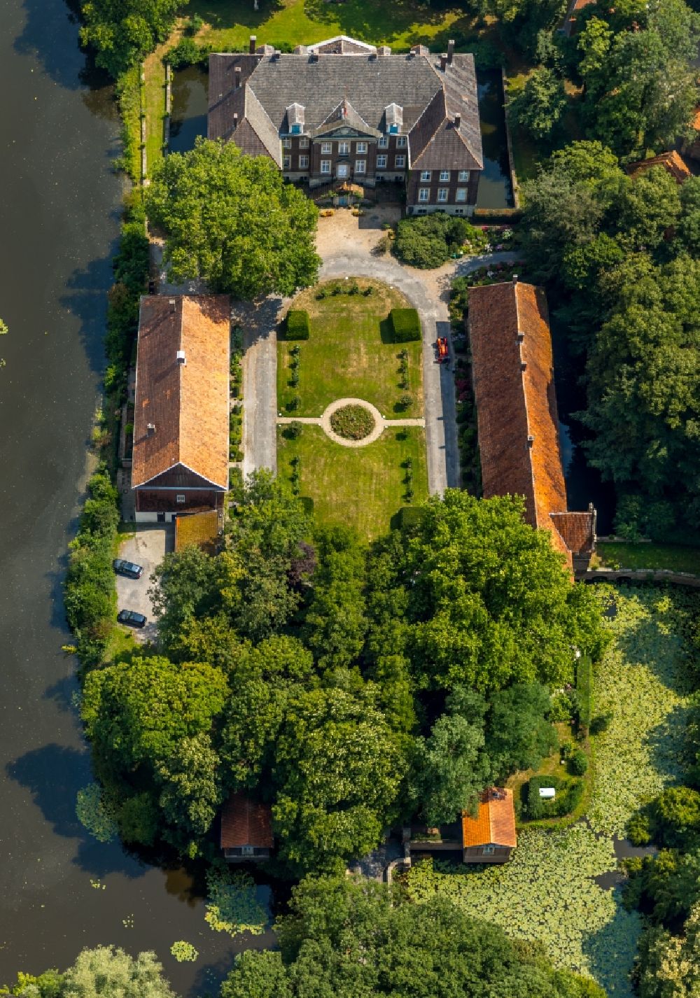 Drensteinfurt from above - Building and castle park systems of water castle Haus Steinfurt in Drensteinfurt in the state North Rhine-Westphalia, Germany
