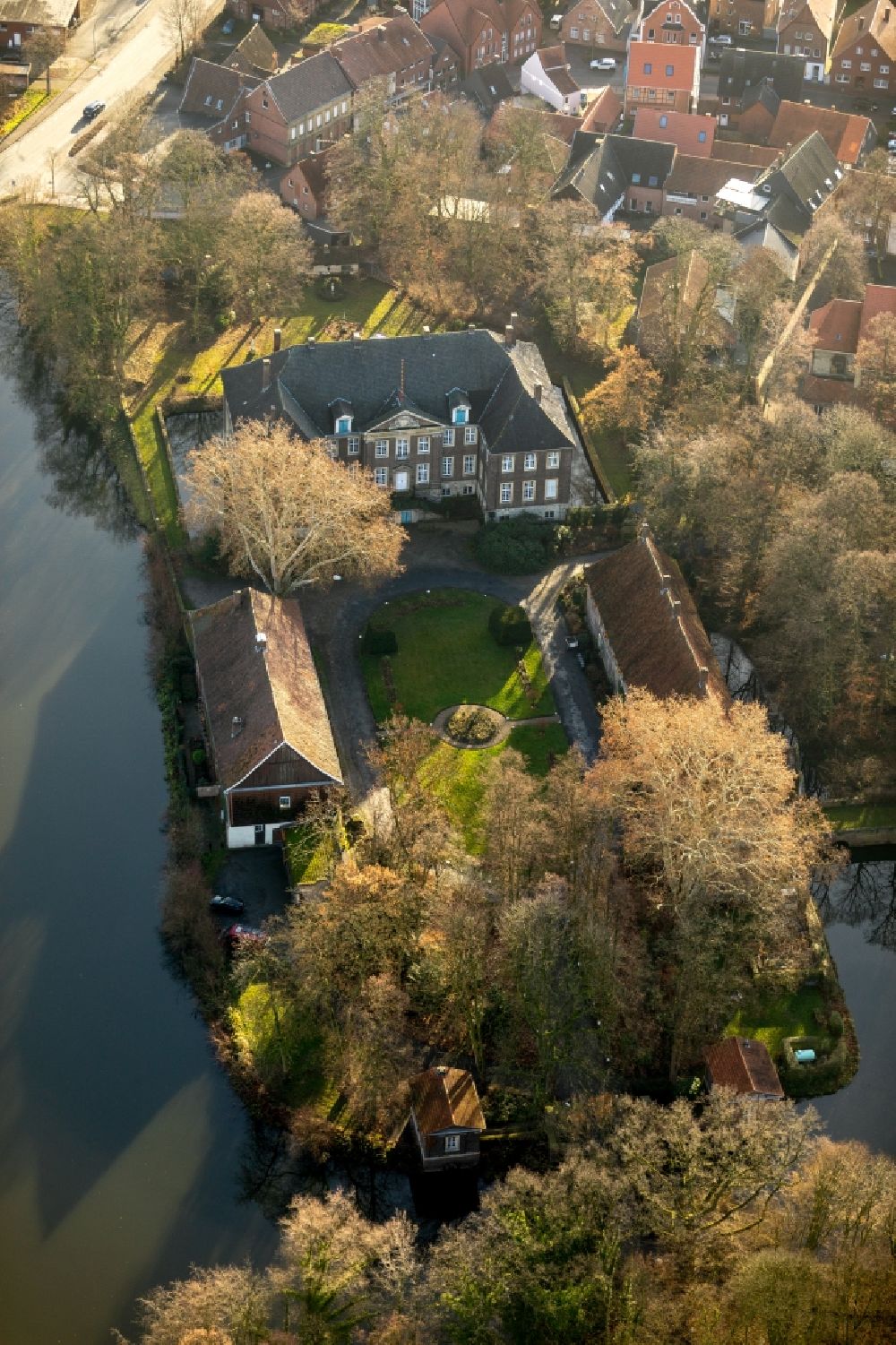 Drensteinfurt from the bird's eye view: Building and castle park systems of water castle Haus Steinfurt in Drensteinfurt in the state North Rhine-Westphalia, Germany