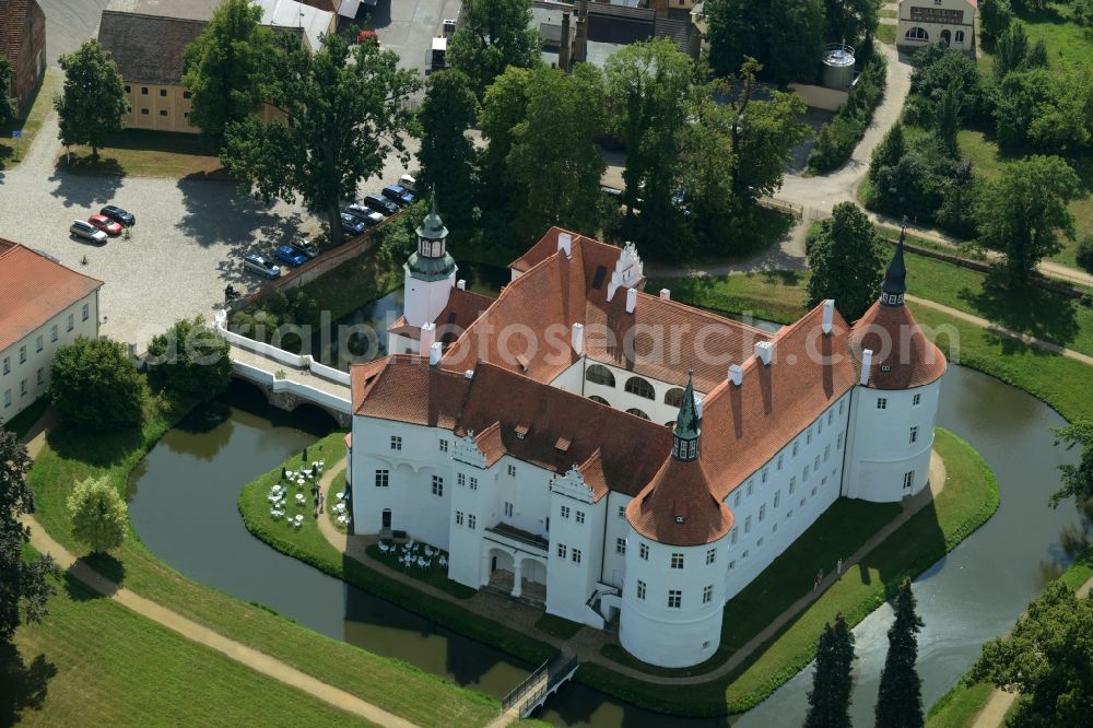 Luckau / OT Fürstlich Drehna from the bird's eye view: Building and castle park systems of water castle Schlosshotel Fuerstlich Drehna in Luckau / OT Fuerstlich Drehna in the state Brandenburg