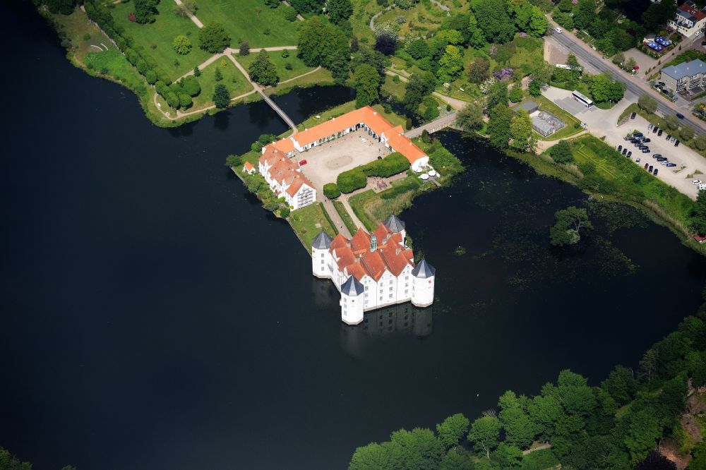 Glücksburg (Ostsee) from the bird's eye view: Building and castle park systems of water castle in Gluecksburg (Ostsee) in the state Schleswig-Holstein