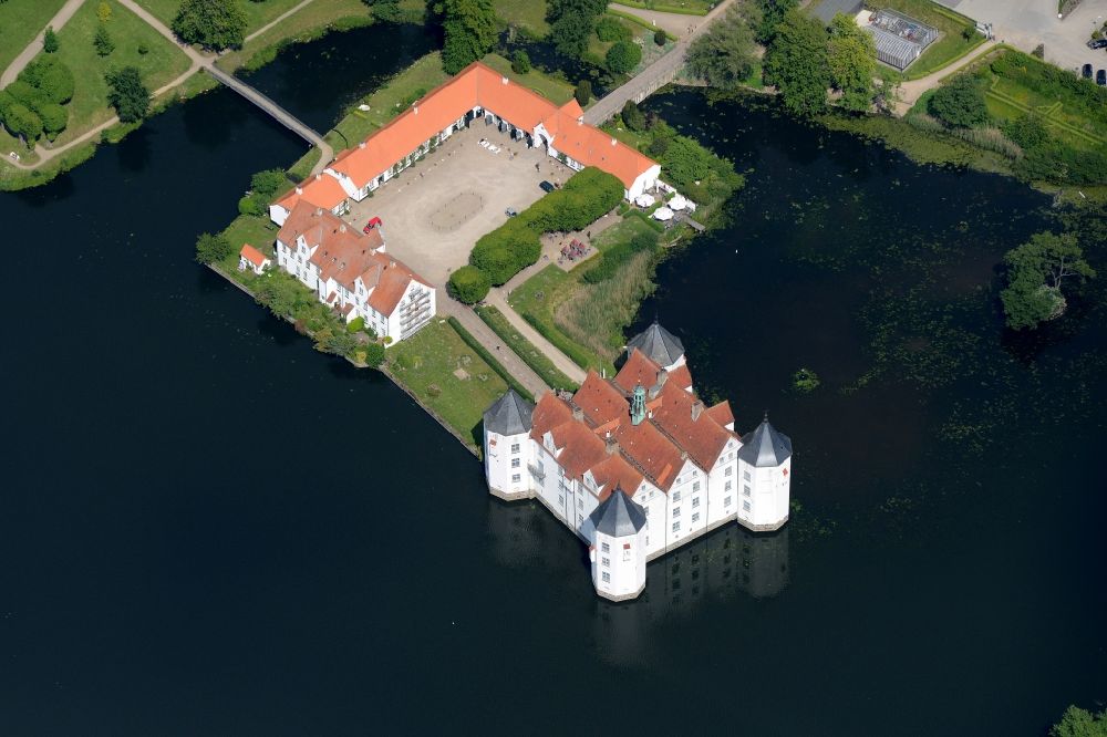 Glücksburg (Ostsee) from above - Building and castle park systems of water castle in Gluecksburg (Ostsee) in the state Schleswig-Holstein