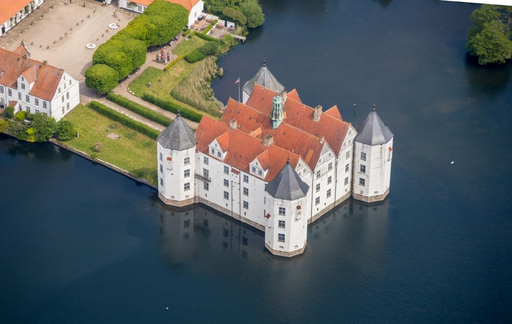 Glücksburg from above - Building and castle park systems of water castle in Gluecksburg (Ostsee) in the state Schleswig-Holstein