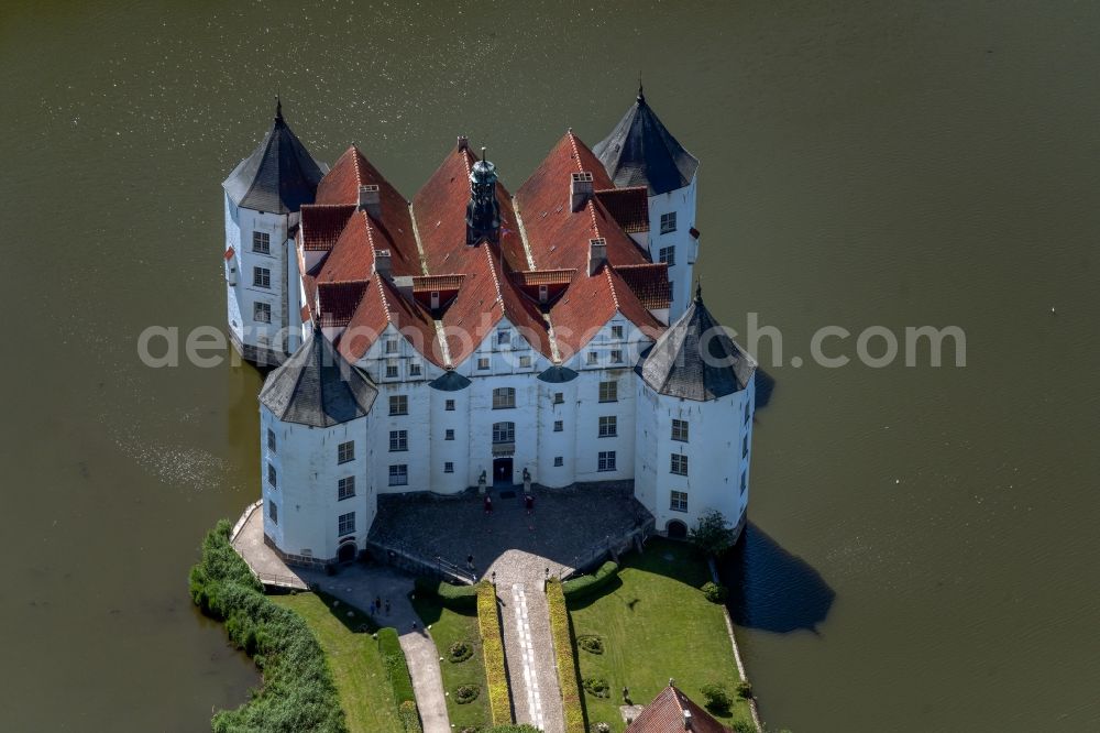 Glücksburg from the bird's eye view: Building and castle park systems of water castle in Gluecksburg (Ostsee) in the state Schleswig-Holstein
