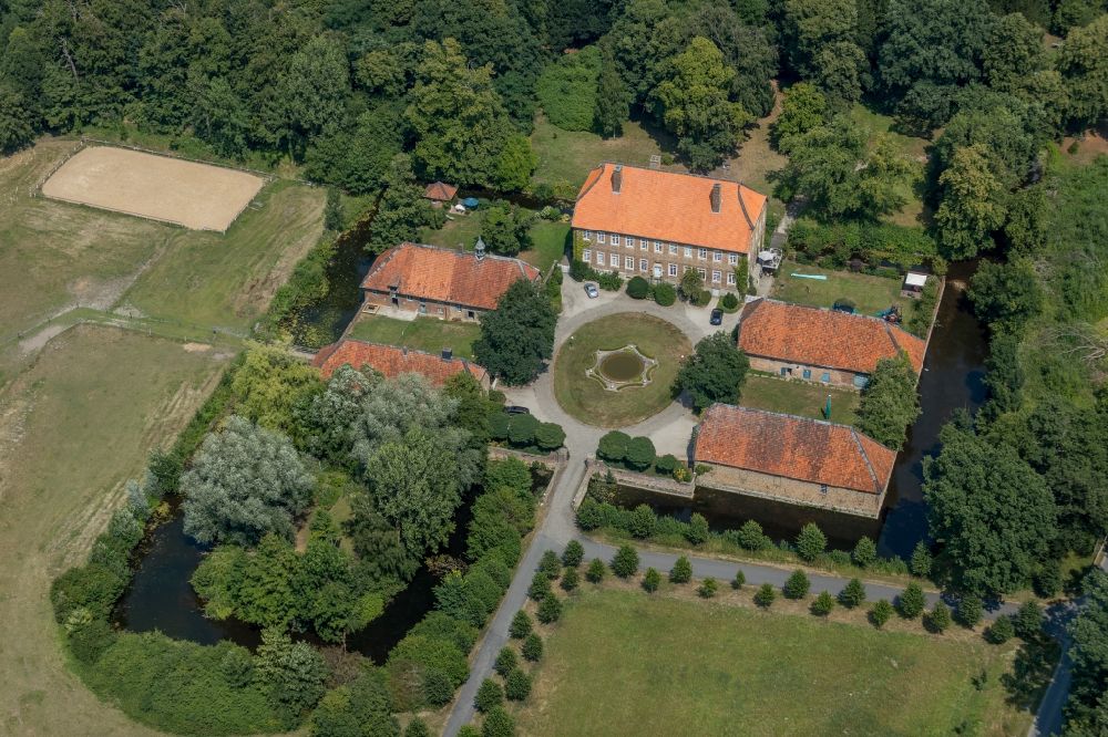 Drensteinfurt from the bird's eye view: Building and castle park systems of water castle Venne in Drensteinfurt in the state North Rhine-Westphalia, Germany