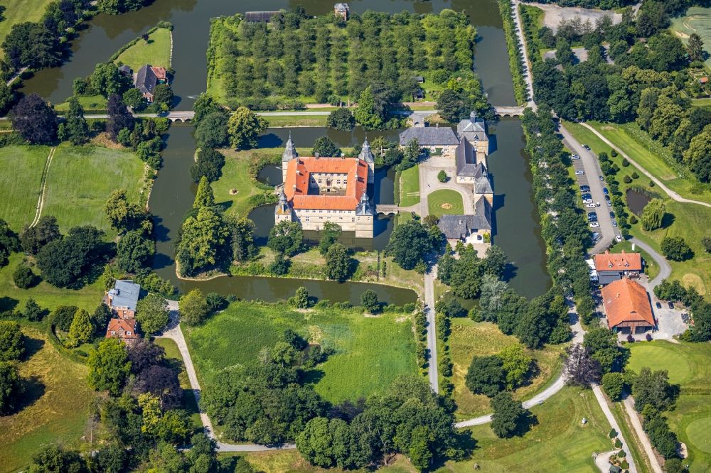 Ascheberg from above - Building and castle park systems of water castle Westerwinkel in Ascheberg in the state North Rhine-Westphalia, Germany