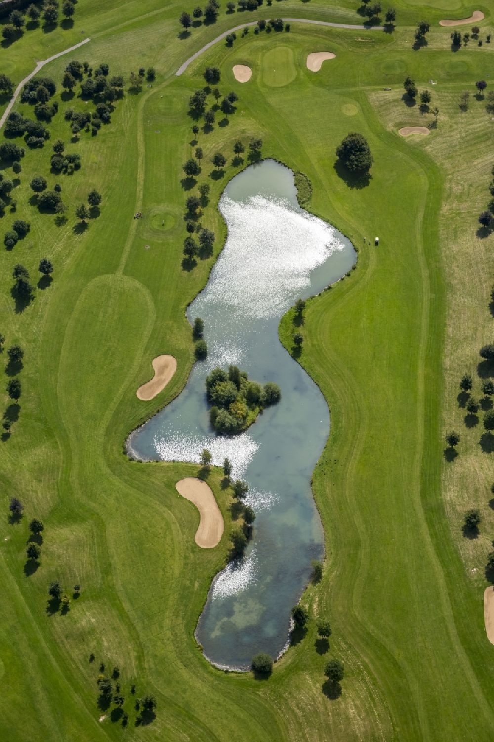 Kamp-Lintfort from the bird's eye view: View of a water hazard on the golf course in Kamp-Lintfort in the state North Rhine-Westphalia. The golf course belongs to the area of Golfclub am Kloster Kamp e.V.
