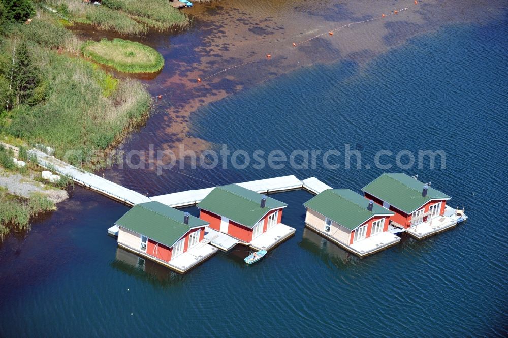 Kemberg from the bird's eye view: View of water houses at the camping and water sports area Bergwitzsee in the district of Bergwitz of the city Kemberg in Saxony-Anhalt. bergwitzsee.de