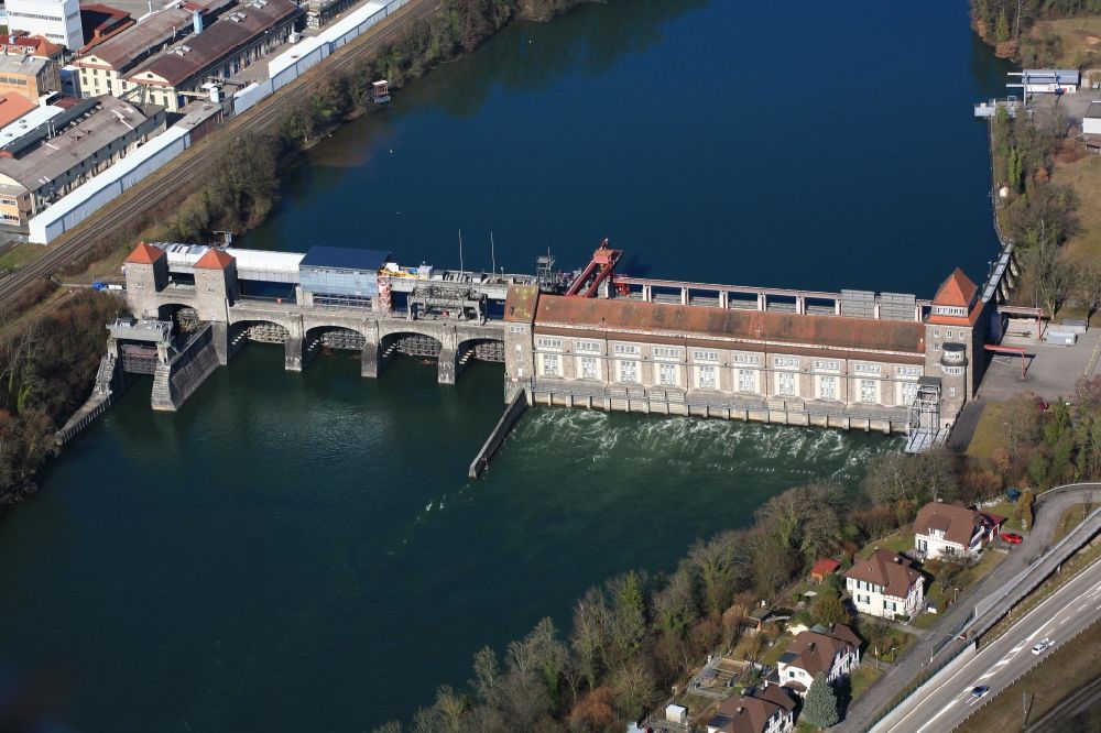 Aerial photograph Laufenburg - Dam of the hydroelectric power plant of Energiedienst Holding AG in Laufenburg in the state Baden-Wuerttemberg, Germany