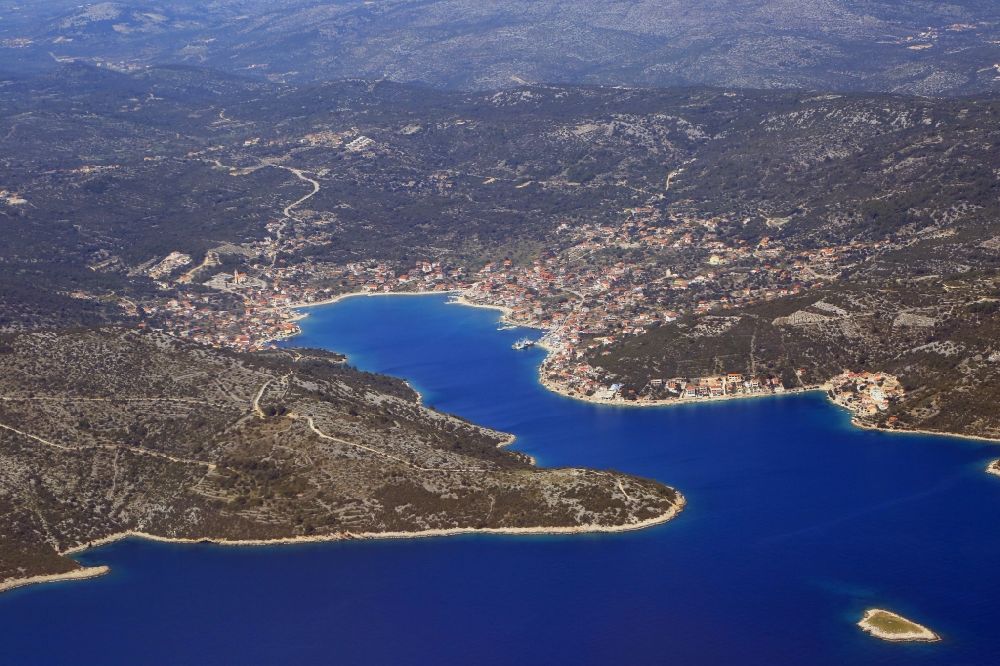 Aerial image Vinisce - Water surface at the bay along the sea coast Adriatic Sea in Vinisce in Splitsko-dalmatinska zupanija, Croatia
