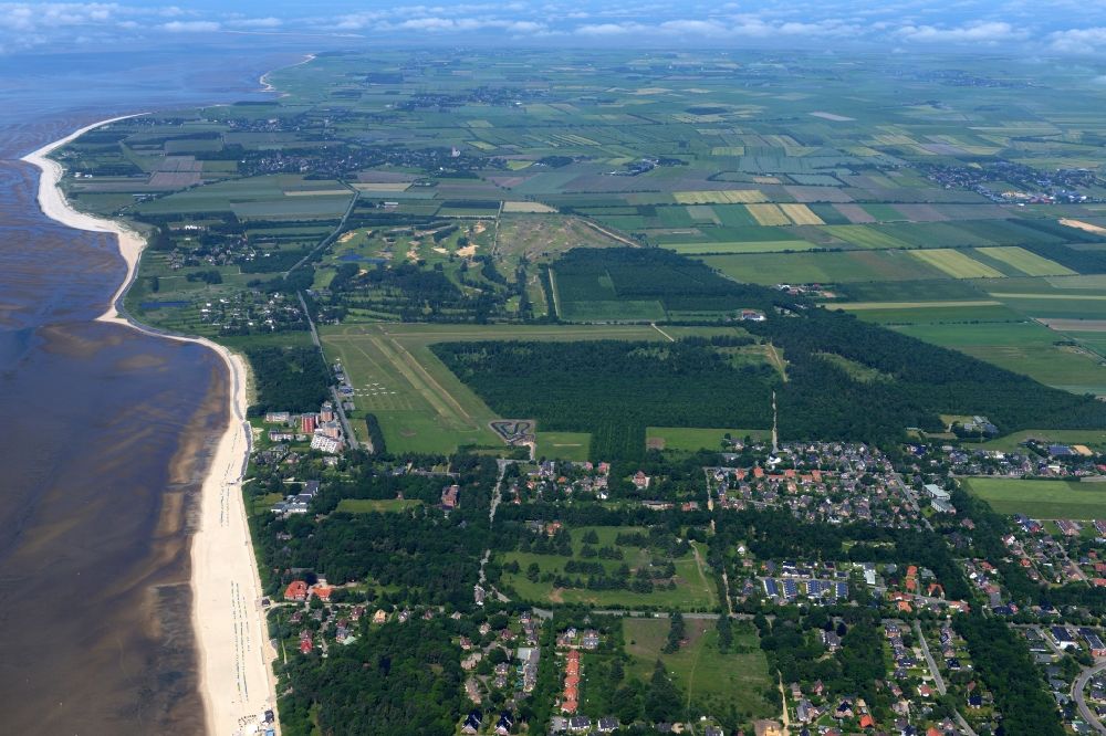 Aerial image Wyk auf Föhr - Water surface at the seaside North Sea in Wyk auf Foehr in the state Schleswig-Holstein