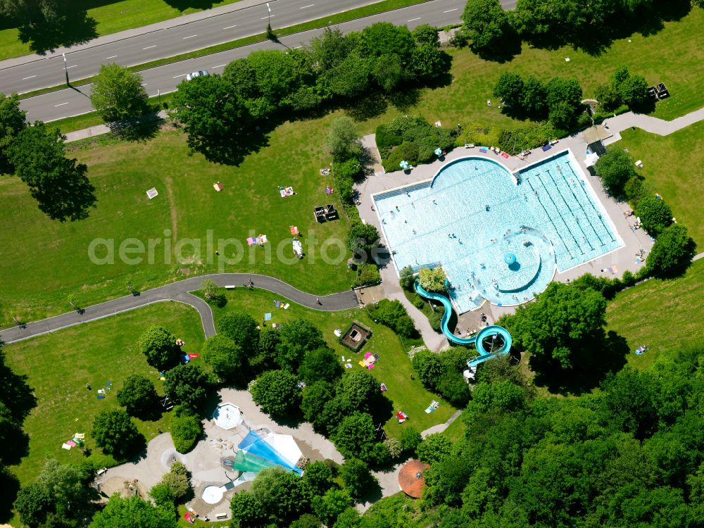 Biberach an der Riß from the bird's eye view: Waterslide on Swimming pool of the in Biberach an der Riss in the state Baden-Wuerttemberg, Germany