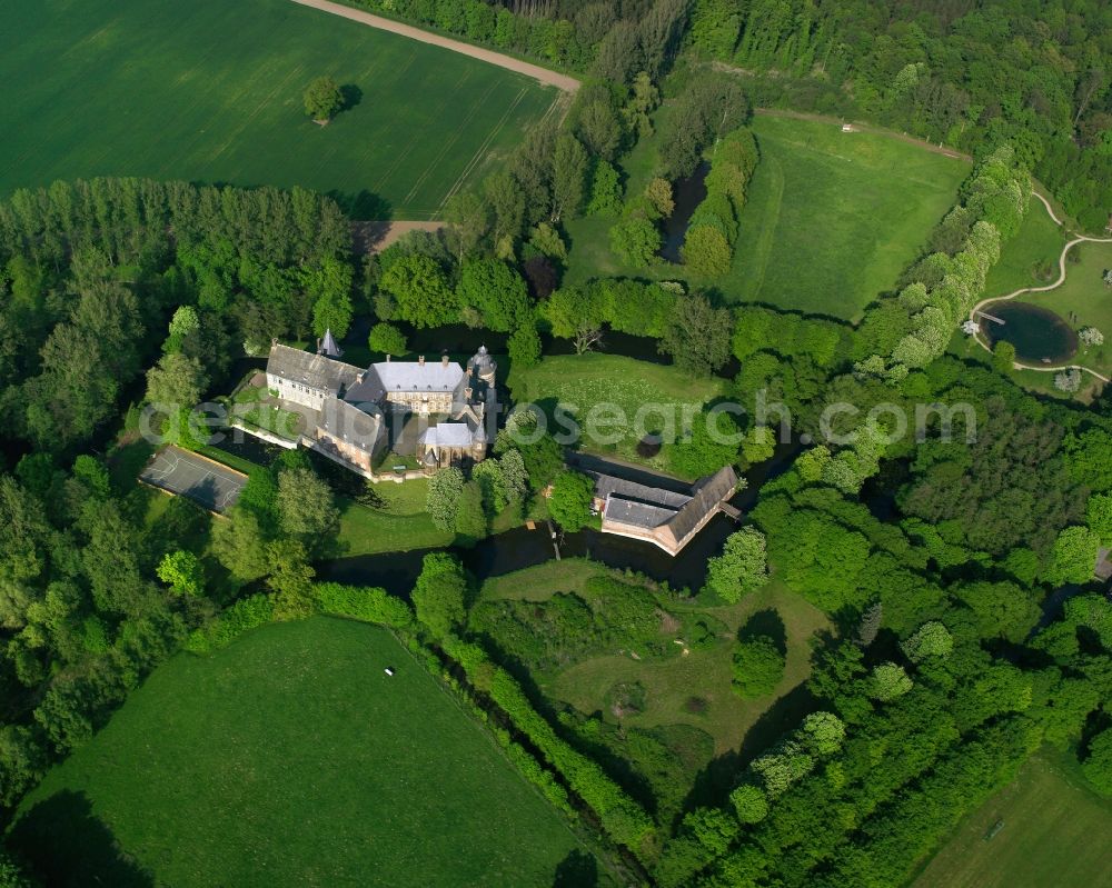 Aerial image Lippetal - Moated castle House Assen in the Lippborg part of Lippetal in the state of North Rhine-Westphalia. The historic building is based on a fortress from the 11th century. It has been owned by the congregation SJM since 1997 which runs the college and boy's boarding school Kardinal von Galen on site. The compound is located outside Lippborg in a forest and is surrounded by the river Quabbe