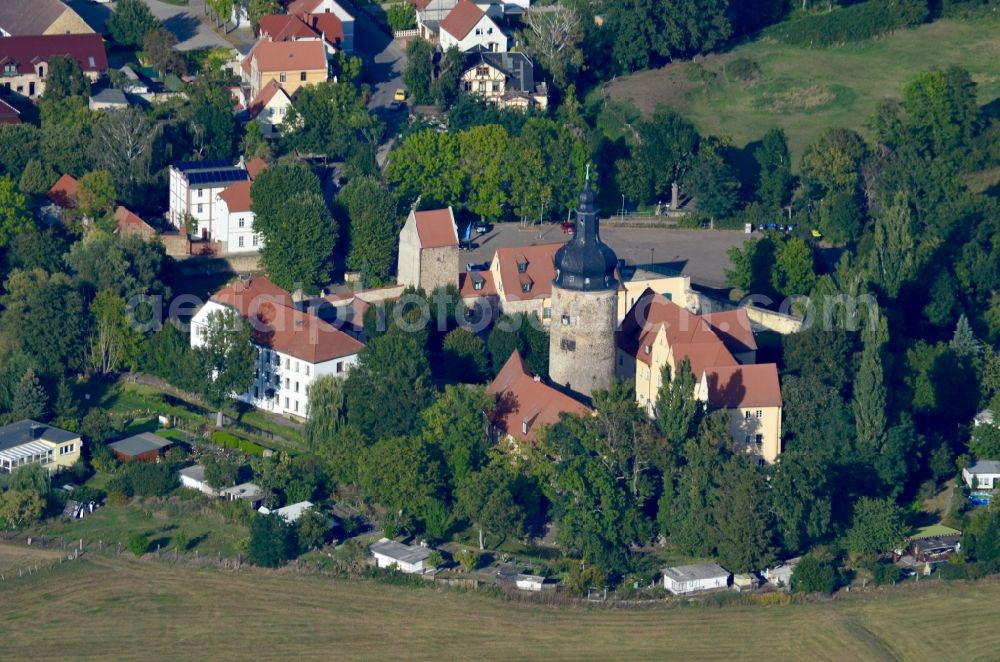 Gommern from the bird's eye view: Building and castle park systems of water castle Hotel and Gasthof Wasserburg zu Gommern in Gommern in the state Saxony-Anhalt, Germany