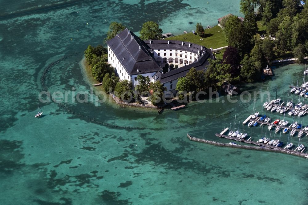 Schörfling am Attersee from the bird's eye view: Building and castle park systems of water castle Kammer in Schoerfling am Attersee in Oberoesterreich, Austria