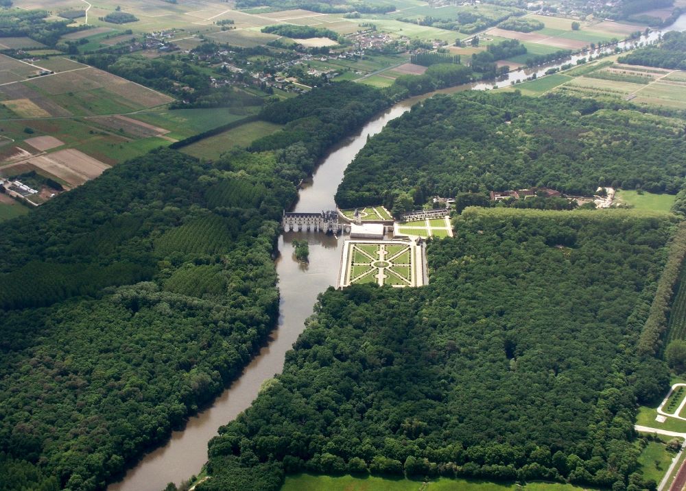 Chenonceau from above - The Château de Chenonceau is a surge in the French resort of Chenonceaux in the Indre-et-Loire region Centre