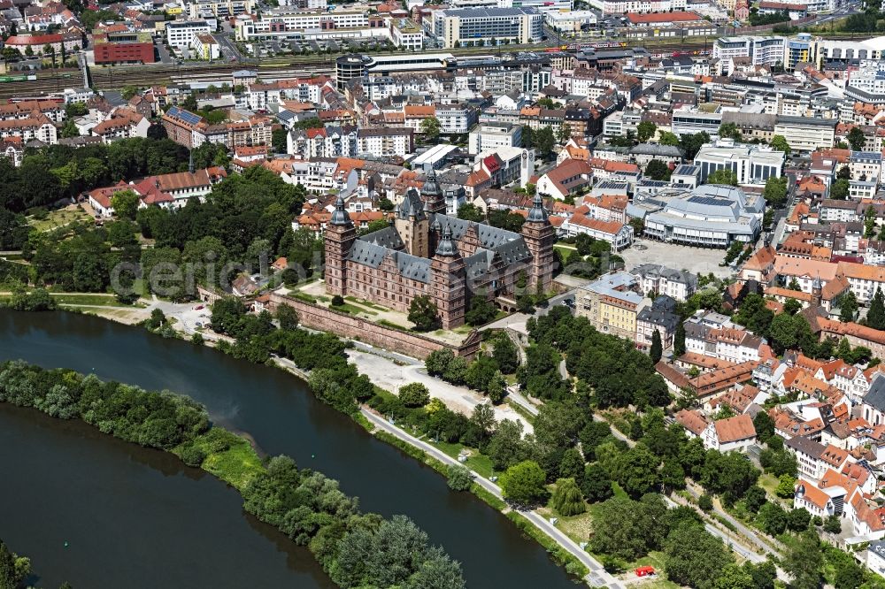 Aerial photograph Aschaffenburg - Building and castle park systems of water castle Johannisburg in Aschaffenburg in the state Bavaria