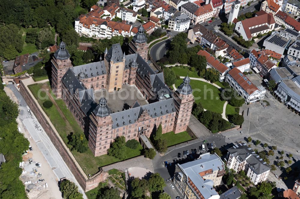 Aschaffenburg from above - Building and castle park systems of water castle Johannisburg on place Schlossplatz in Aschaffenburg in the state Bavaria