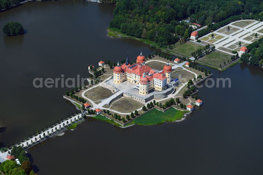 Moritzburg from the bird's eye view: Building and castle park systems of water- and huntig-castle on street Schlossallee in Moritzburg in the state Saxony, Germany