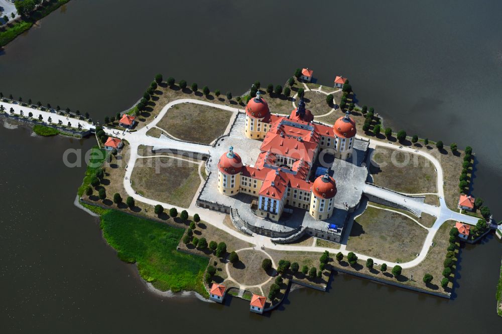 Aerial photograph Moritzburg - Building and castle park systems of water- and huntig-castle on street Schlossallee in Moritzburg in the state Saxony, Germany