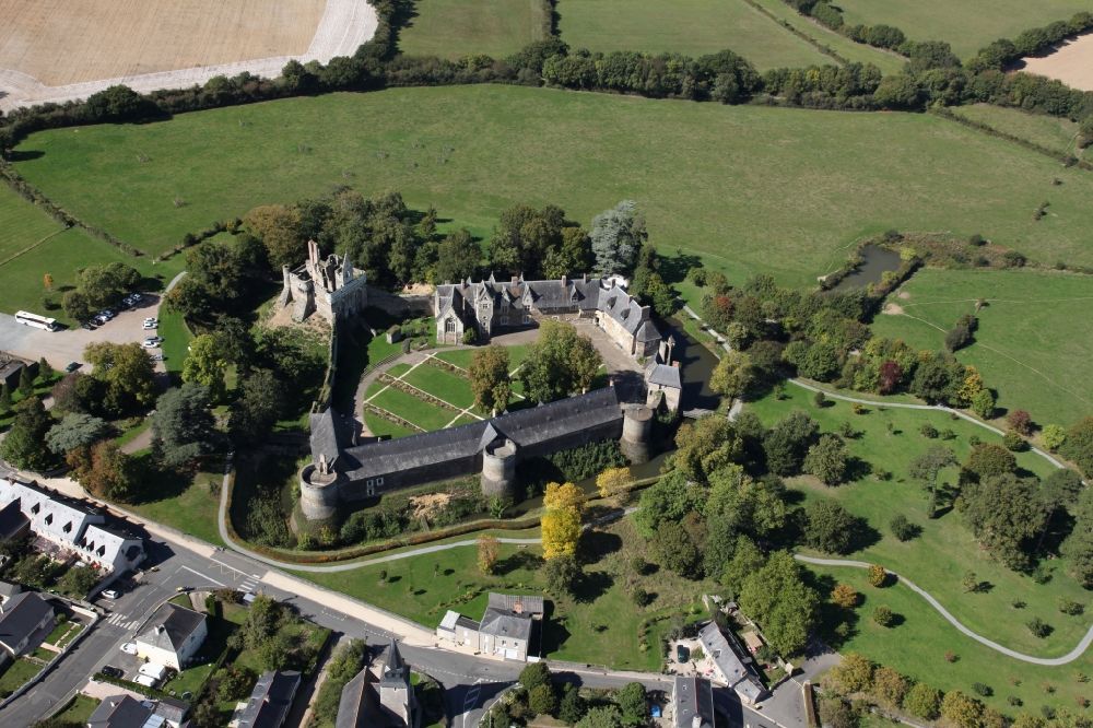 Aerial photograph Longuenee en Anjou - Building and castle park of water castle Le Plessis Mace in Longuenee en Anjou (former Le Plessis Mace) in Pays de la Loire, France