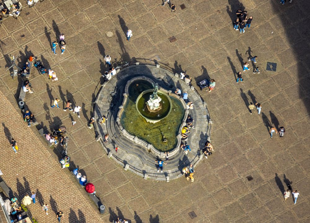 Aachen from the bird's eye view: Water - fountain on street Markt in Aachen in the state North Rhine-Westphalia, Germany