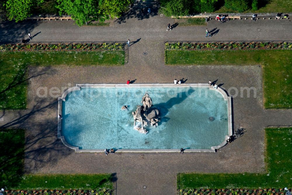 Aerial image München - Water fountain Neptunbrunnen on Elisenstrasse in the district Maxvorstadt in Munich in the state Bavaria, Germany