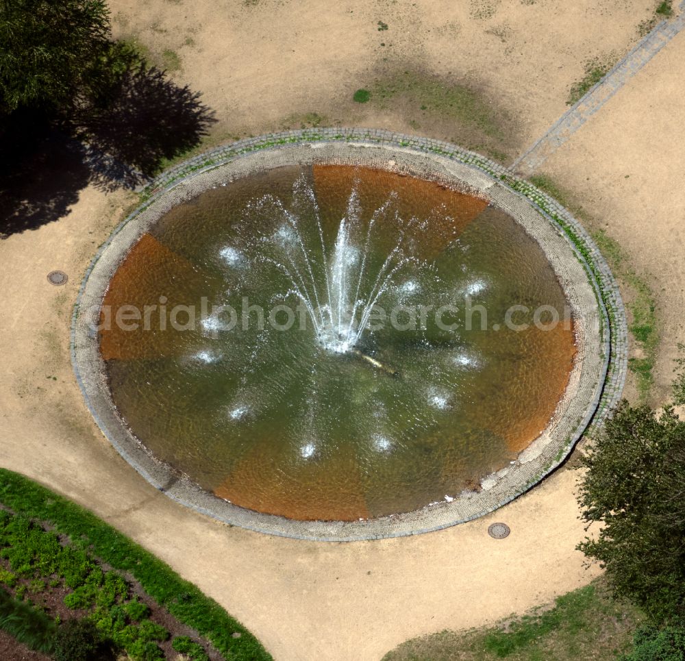 Braunschweig from above - Water - fountain in the Parkanlage Inselwall Park in Brunswick in the state Lower Saxony, Germany