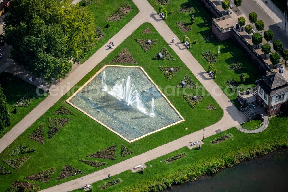 Aerial photograph Bad Kissingen - Water - fountain in the park of Rosengarten on Balthasar-Neumann-Promenade in Bad Kissingen in the state Bavaria, Germany