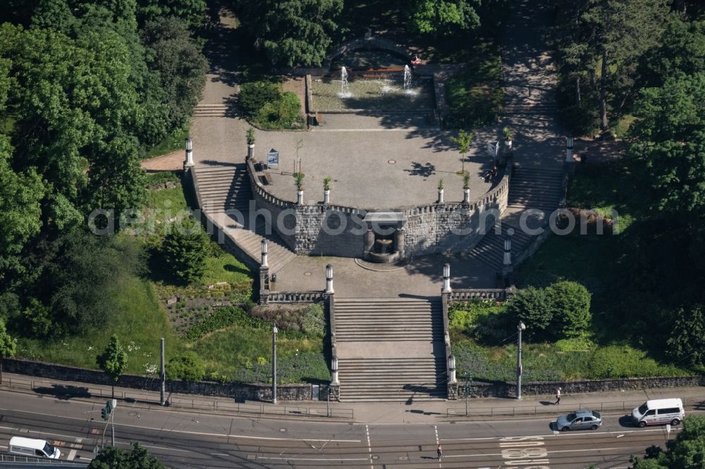 Aerial photograph Erfurt - Water - fountain of the park area Stadtpark - Luisenplatz on Robert-Koch-Strasse in the district Loebervorstadt in Erfurt in the state Thuringia, Germany